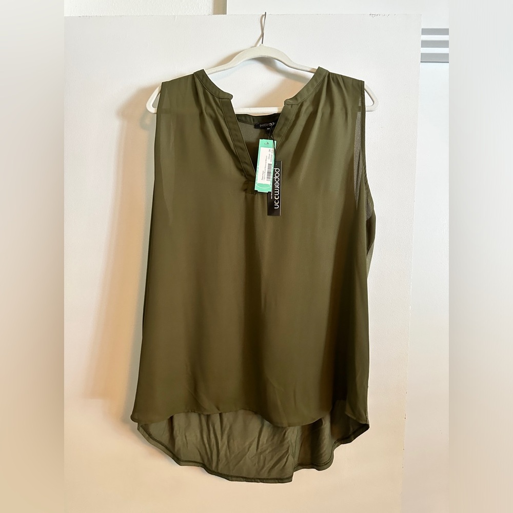 Green mixed fabric high low tank. Size 2X